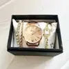 Comércio Exterior Mais Vendido Novo Tendência Quadrado Relógio Feminino Relógio Dourado Relógio Feminino Pulseira de Aço Relógio Feminino Fabricante em Estoque Atacado