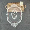 Lindos jogos americanos estilo francês, toalhas de mesa brancas com renda romântica, porta-copos vazados, caminhos de mesa bordados, capas de poeira, enfeites de tecido.