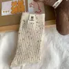 Meias femininas de outono e inverno, meias Maillard de cano médio, meias longas de tecido com etiqueta vintage estilo coreano, meias empilhadas de fio mesclado de cor sólida