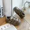 Zapatillas casuales para niños 2026 otoño e invierno de moda versátiles nuevas con estampado de leopardo puntera de concha para niños zapatillas resistentes a la suciedad para niñas