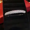 Pulsera de lujo de alta gama con patrón retorcido brillante y diamantes completos, pulsera vintage de alto valor, diseño de nicho, accesorio versátil y elegante