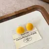 Pendientes de Bola Pequeña con Terciopelo Rojo para Mujer 2025 Nuevo Estilo Caliente Pendientes Elegantes de Gama Alta Pendientes Personalizados Versátiles Exquisitos