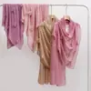 Transmissão ao vivo Cachecol longo de chiffon de pérola criptografado transfronteiriço com flores dobradas feitas à mão e contas, lenço de gaze de minoria étnica, lenço de cabeça malaio