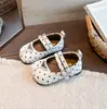 Zapatos de piel para niñas estilo coreano con puntera dividida de imitación y lunares, zapatos de princesa, nuevos modelos de otoño e invierno para niños, niñas pequeñas y niños mayores, mocasines