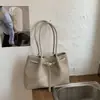 Bolso Tote de Moda Casual de Gran Capacidad y Alto Valor Estilo Nuevo Verano 2026 Bolso de Hombro Relajado para el Trabajo y el Viaje Diario para Mujeres