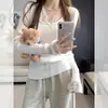 Suéter Blanco de Encaje con Cuello en V Dulce y Picante para Mujer Otoño/Invierno 2024 Estilo Chic de Alta Gama Top de Punto de Manga Larga
