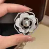 Broche de Camelia de Perla Blanca Australiana Shijia con Calado Completo de Diamante Blanco Natural para Mujer, Estilo de Lujo Accesible de Nicho, Corsage para Suéter
