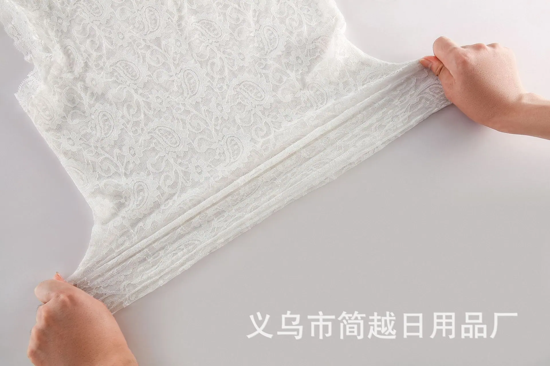 白色下摆拉升细节.jpg