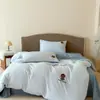 2026 Nuevo Set de Cuatro Piezas de Algodón Cepillado con Bordado de Osito de Peluche para Cama de 1.2m Set de Tres Piezas