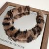 Tiara Coreana Retrô com Estampa de Leopardo Dentada de Pelúcia para Mulheres, Faixa de Cabelo Antiderrapante para Lavar o Rosto, Presilha de Cabelo Peluda Fashion Outono e Inverno