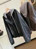 Jaqueta Casaco Patchwork de Couro PU com Capuz Retro Feminina 2026 Outono Inverno Novo Estilo Coreano Doce Cool Solta Jaqueta Roupas de Motocicleta