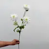 Crisantemos artificiales de color macarrón y flores de loto de rama alta para arreglos florales de sala de estar de casa de huéspedes y decoraciones de boda, disponibles para entrega de una sola pieza