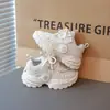 Zapatillas de papá para niños, nuevos modelos de otoño e invierno, zapatillas deportivas para niños y niñas, suela suave antideslizante, ligeras, forradas de felpa, zapatos blancos cálidos