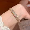 Pulseira geométrica cravejada de zircônias estilo palácio com design único, pulseira de personalidade nicho, luxo leve, joia requintada de alta qualidade para mulheres