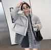Chaqueta Corta de Plumas Estilo Coreano Precio Especial Liquidación Vendiendo a Precio de Pérdida Todos los Artículos Calidad Súper Buena Por Orden de Llegada