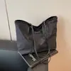 Saco de Grande Capacidade Feminino 2024 Novo Saco de Ombro Simples All-match Estudantes Universitários Classe Hot Commuter Tote Bag