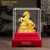 Estatueta de Cavalo Dourado em Veludo para o Ano do Cavalo, Simbolizando Sucesso Instantâneo, Adequada para Inaugurações de Lojas, Seguradoras, Lojas 4S, Brindes de Eventos e Decorações Residenciais