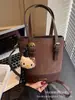 Bolso con Estampado de Leopardo para Mujer Otoño e Invierno 2025 Nuevo Versátil Diseño de Nicho Bolso de Hombro Cruzado Popular Bolso Cubo Portátil