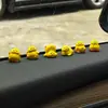 Engraçado pequeno departamento de cura de galinha amarela acessórios de carro ornamentos suprimentos de carro 2024 novo console central de descompressão
