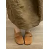 Mocassins Versáteis de Tecido Slip-On Estilo Retrô Camurça Bico Redondo Confortáveis para Mulheres, Novos Sapatos de Solado Plano em Marrom e Preto