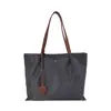 Bolsa tote patchwork color block estilo japonês transfronteiriça, bolsa de ombro casual e leve, nylon, design simples, grande capacidade e pode ser carregada sob o braço