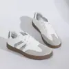 Tênis brancos de cadarço com detalhes em renda, solas macias, sapatos esportivos casuais versáteis para mulheres, sapatos de estudante outono/inverno 2026