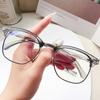 Gafas Llanas 3016 Transfronterizas para Hombres y Mujeres, Gafas Protectoras para Computadora con Luz Anti-Azul, Gafas con Montura Metálica de Media Montura con Forma de Ceja