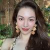 Zhong Chuxi con Aretes de Flores de Color Vacaciones en la Playa Color Degradado Aretes de Margarita Pequeña Aretes Largos Exagerados