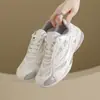 Novos sapatos de treino alemães respiráveis de malha versáteis, novidade primavera-verão 2026, sapatos esportivos casuais planos antiderrapantes com sola macia