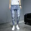 Jeans Delgados de Otoño para Hombre Estilo Coreano Ajuste Delgado 2025 Gama Alta Azul Claro Juventud Rectos Elásticos Casuales