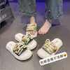 Pantuflas de Tira Estilo Princesa de Dibujos Animados Plataforma Suela Gruesa Zapatillas que Aumentan la Altura Verano 2025 Nuevas Sandalias Versátiles para Usar Afuera