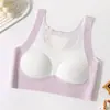 Sujetadores deportivos sin costuras en stock para el período de desarrollo de estudiantes de preparatoria, estudiantes de secundaria, adolescentes y niñas mayores con tops tipo tank top.
