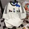 Camiseta Unissex de Verão com Estampa de Filhote Estilo Japonês, Patchwork de Três Listras, Gola Redonda, Manga Curta, Top Soltinho para Casal, Ins