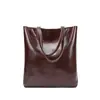 Nova Bolsa Feminina de Couro de Vaca Primavera e Verão 2024 Moda Feminina Bolsa de Couro Simples Bolsa Tote Grande Capacidade Portátil Bolsa de Compras