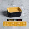 Acompanhamentos de hot pot de frutos do mar estilo barraca de comida Haidilao: pratos em camadas, almôndegas, carne bovina, tigelas de sangue de pato, macarrão, tigelas de sobremesa