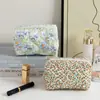 Nova Bolsa de Maquiagem Acolchoada Floral Feminina Necessaire de Viagem Portátil Bolsa de Armazenamento para Cosméticos Batom Carteira