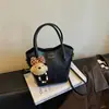 Bolso cubo transfronterizo de estilo relajado, un bolso cruzado moderno y a la moda para mujer, con un diseño simple de color liso, y se puede llevar como bolso de mano o bolso de hombro.
