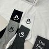 Meias Femininas de Cor Sólida com Carinha Sorridente, Moda Versátil e Tendência, Estilo Europeu, Meias de Personalidade para Meninas, Meias Decorativas, Meias de Cano Médio Atacado