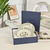 Ouge W Bao Conjunto de Louças de Porcelana Bone China Tigelas e Pratos Cerâmicos Domésticos Bandeja de Armazenamento Comida Ocidental Europeia Acessível Caixa de Presente de Luxo Presente
