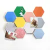Pegatinas de pared hexagonales de fieltro transfronterizas color hexagonal tablero de corcho pared de fotos tablero de mensajes autoadhesivas aislamiento acústico fabricantes de fieltro