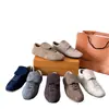 Chanclas casuales de gamuza TOD transfronterizas color beige claro con cordones suela negra estilo versátil para el día a día