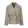 Trench coat curto estilo britânico retrô com gola com lapela e cordão, uma peça atemporal para mulheres, nova coleção de outono
