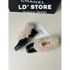 Versão em couro de vaca tamanho pequeno salto grosso bico quadrado sapatos peludos inverno Mary Jane sapatos pequenos de couro com veludo quente botas de neve