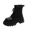 Botas estilo Martin com plataforma feminina, nova coleção outono 2026, design versátil com cadarço, estilo britânico, adequadas para mulheres baixinhas, que aumentam a altura, botinhas casuais