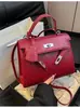 Fábrica de Origen de Exportación Transfronteriza Bolso Kelly para Mujer 2025 Nuevo Bolso de Hombro de Moda Retro Bolso Cruzado Casual Europeo y Americano