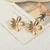 2025 Moda Transfronteriza Retro Pendientes de Flor Dorada Incrustados con Perlas Nicho Elegantes Versátiles Pendientes de Lujo Ligero Venta al por Mayor