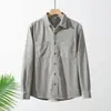 Nova coleção outono e inverno: camisa masculina de veludo cotelê grossa, quente e retrô, com colarinho e bolsos - estilo moderno. 13602