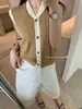 Nuevo Suéter de Punto Vintage Verano 2026 Cuello en V Retorcido de un Solo Botón Ajuste Delgado Elegante Versátil Top para Mujer
