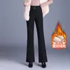 Pantalones acampanados para mujer para otoño e invierno 2026, estilo nuevo, forrados de polar, de cintura alta, adelgazantes, modernos, de corte ajustado, acolchados de algodón, pantalones negros microacampanados
