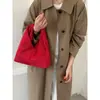 Bolsa de mão feminina estilosa e minimalista, nova coleção 2026, perfeita para o trajeto e o uso diário, bolsa saco de camurça retrô